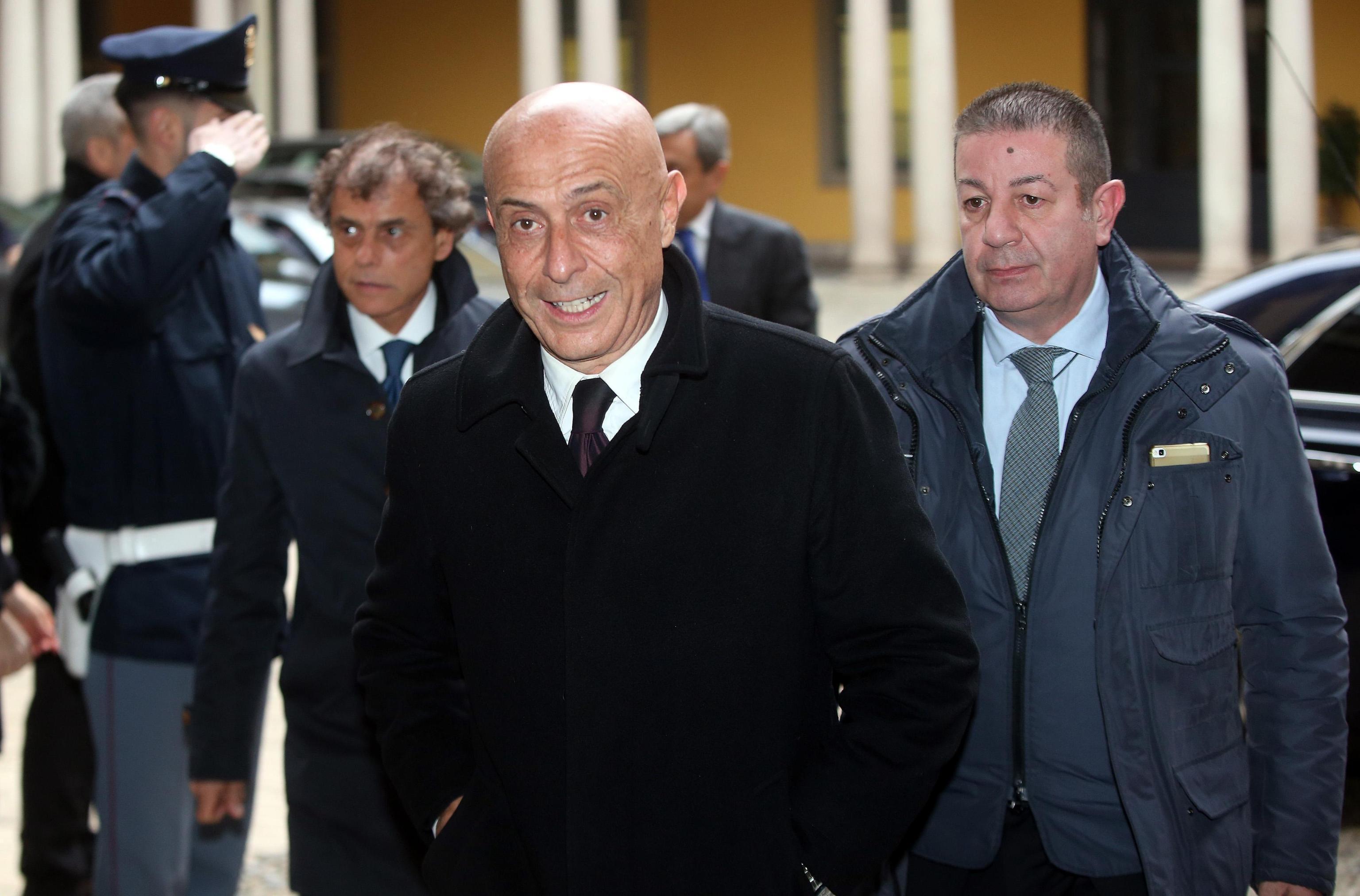 Il ministro Marco Minniti oggi 18 gennaio in Sardegna
