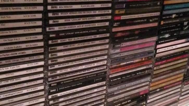 Modenese vende sul web cd senza bollino Siae, condannato