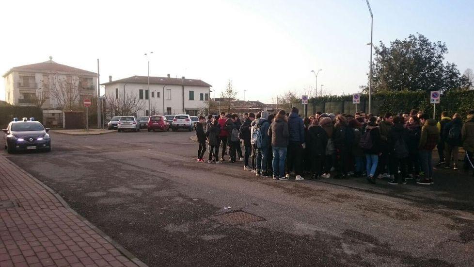 I bagni della scuola messi ko dagli incivili
