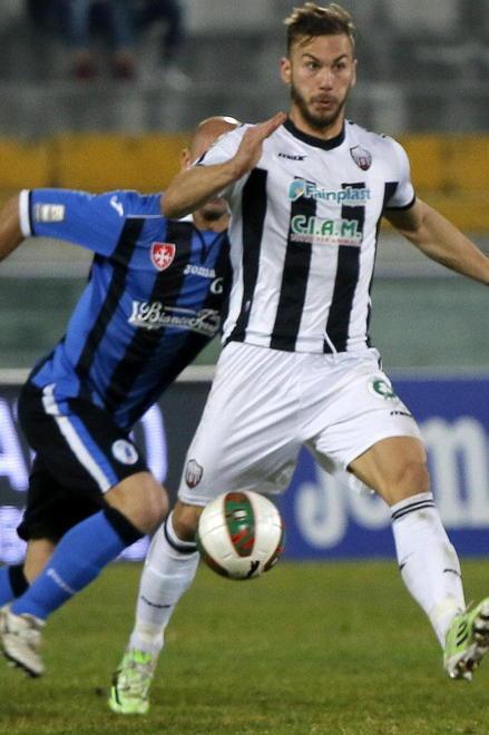 Leo Perez firma un triennale con il Cosenza di Piero Braglia 