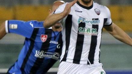 Leo Perez firma un triennale con il Cosenza di Piero Braglia