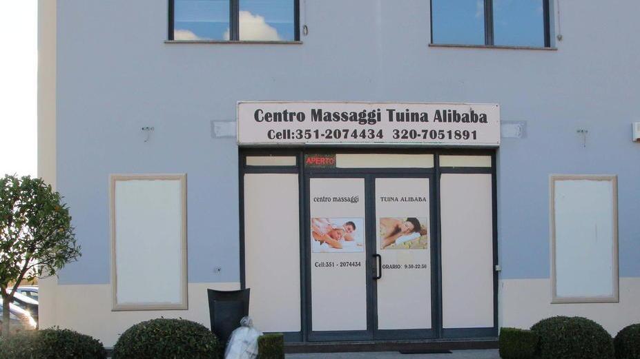 Rapinava centri massaggi, preso trentenne