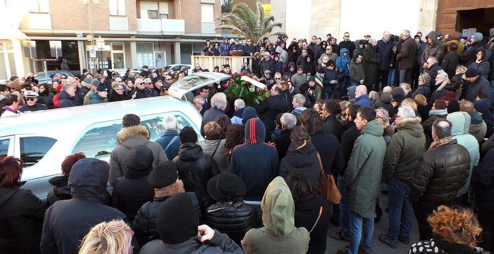 L’abbraccio del paese a Talani 