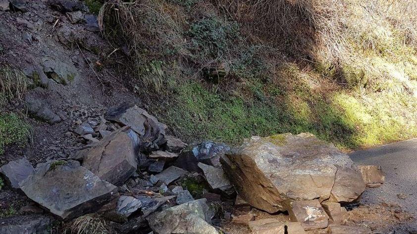 Massi in via della Pizzorna e sulla provinciale 35