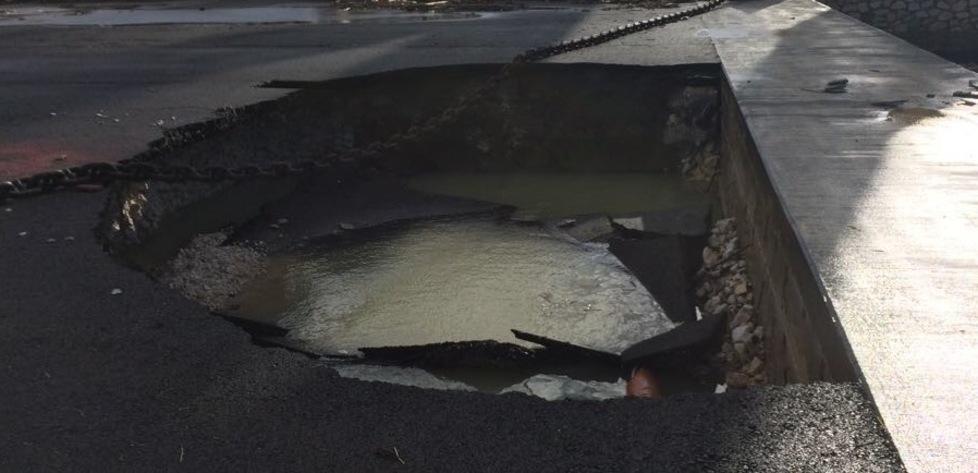 Tempesta di vento e mareggiata viale Italia chiuso 