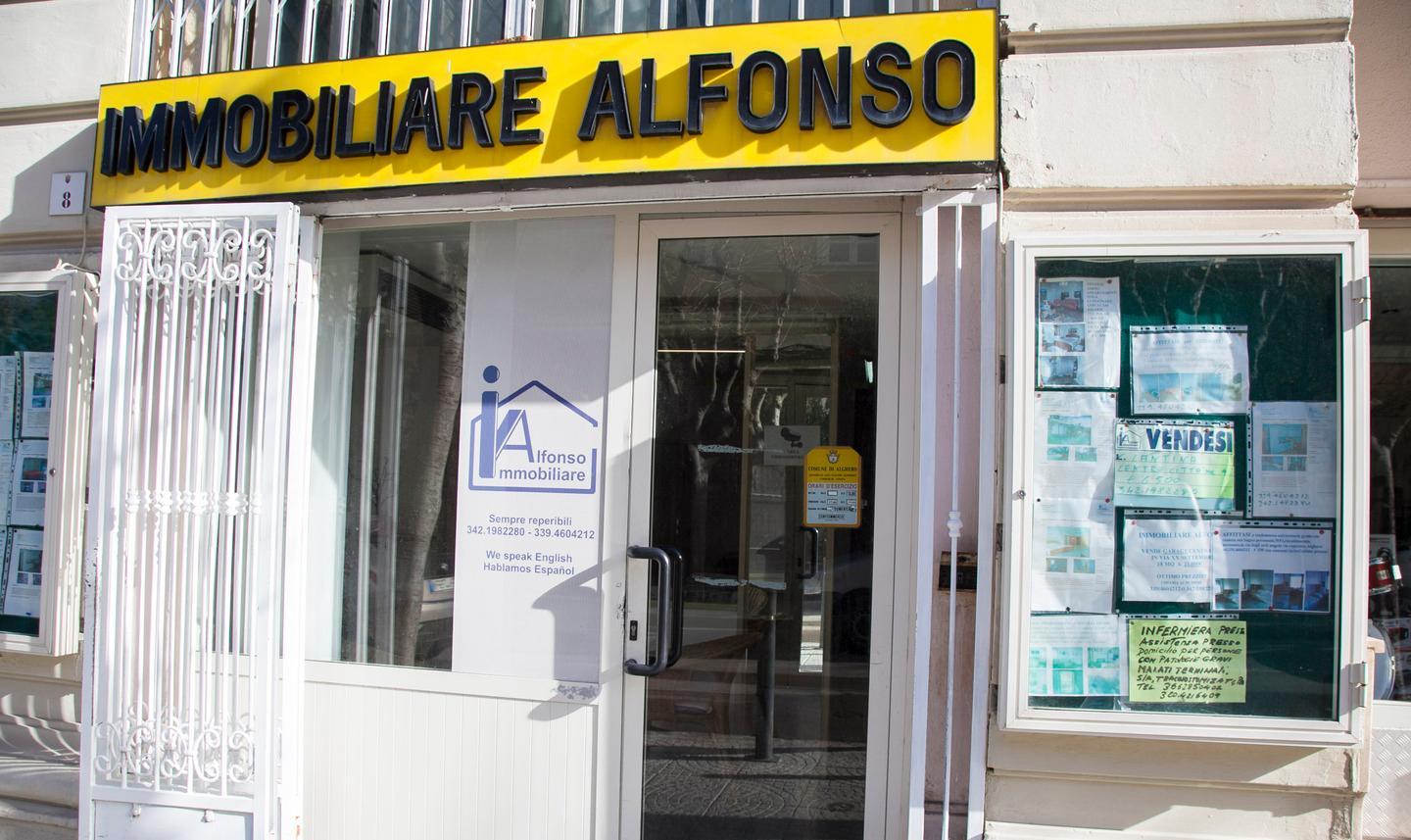 Ladri in azione in via Lo Frasso