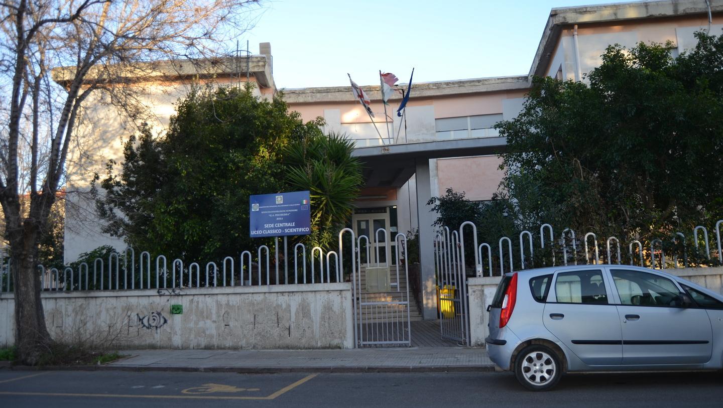 Bosa, scuole nel mirino dei ladri Raid alle superiori e alle medie 