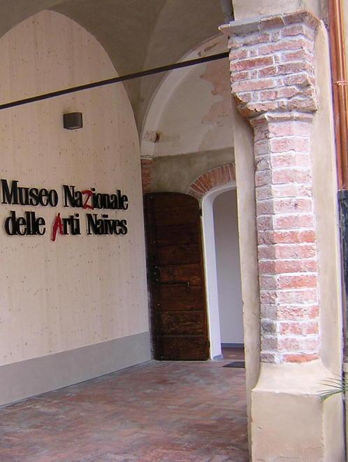 Nato a Luzzara ci visse con la famiglia per poco tempo