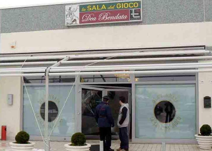Condannato il rapinatore della sala slot 