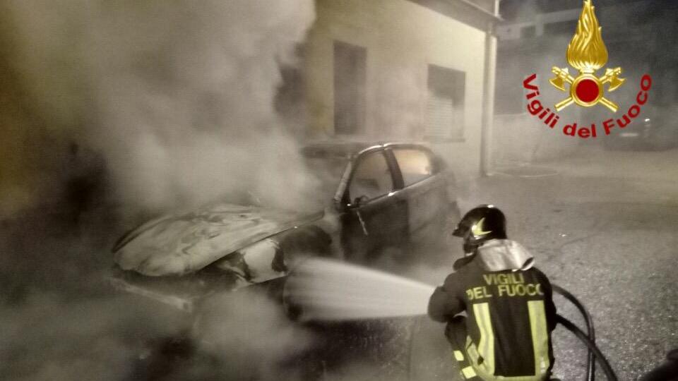 Altre due auto a fuoco nel Cagliaritano 