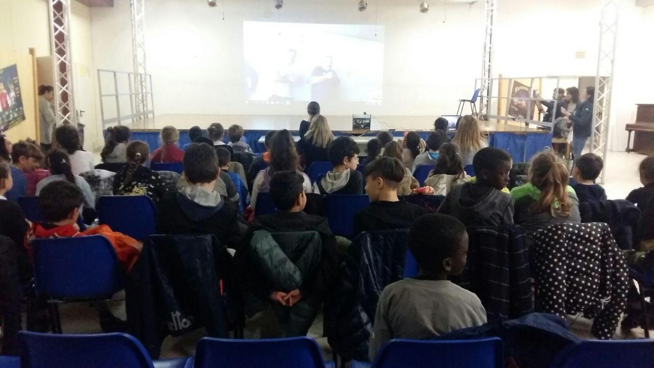 I bimbi della scuola di Ripa si collegano con l'Antartide - Video