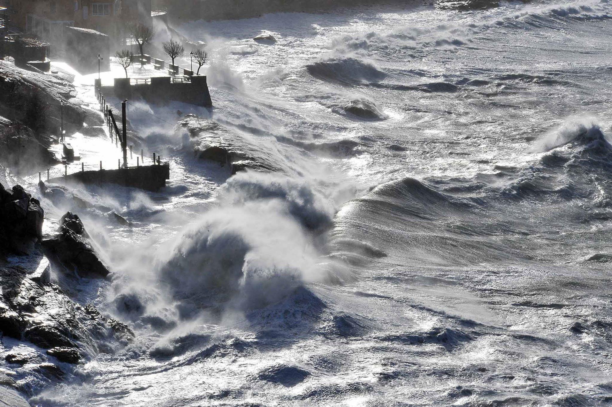 La mareggiata di mercoledì scorso a Pomonte (foto di Gio' Di Stefano)