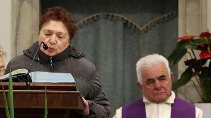 «Marco non ti scorderemo» In 500 all’addio