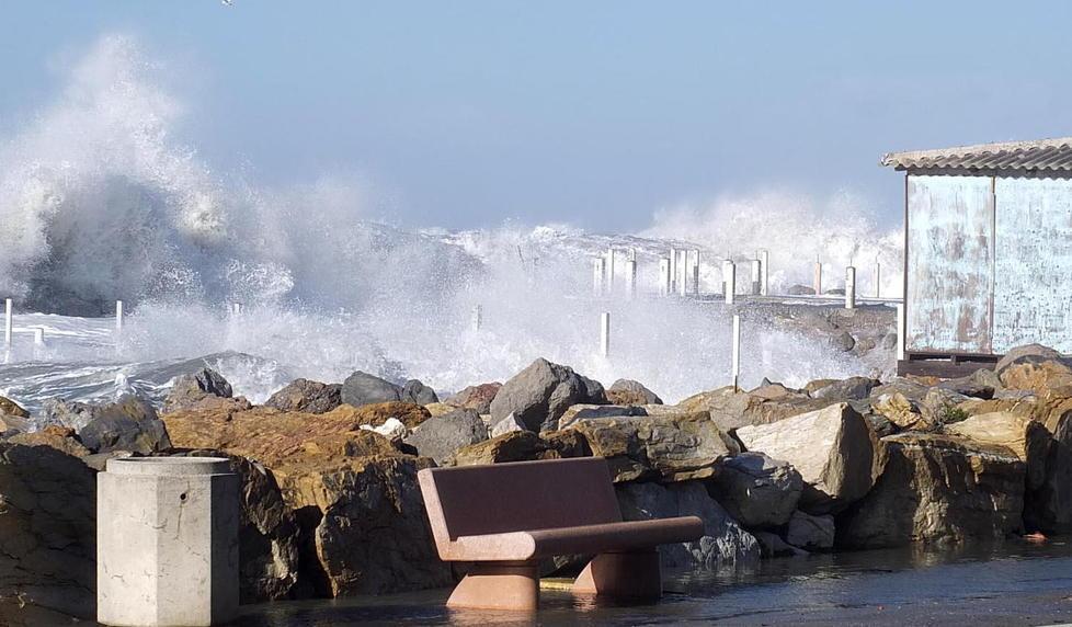 Cantine allagate a Marina dopo la mareggiata 