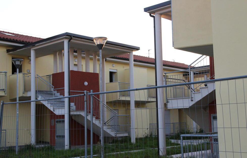 La protesta: impossibile parlare con gli uffici 