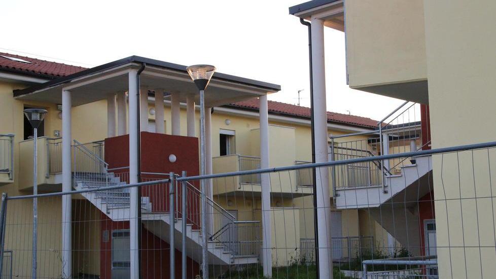 La protesta: impossibile parlare con gli uffici