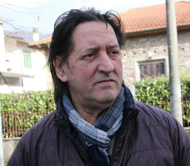 Trovato cadavere nudo nel giardino di una casa 