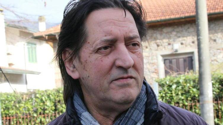 Trovato cadavere nudo nel giardino di una casa
