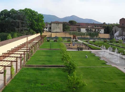 Spaccio nel parco giochi per bambini 