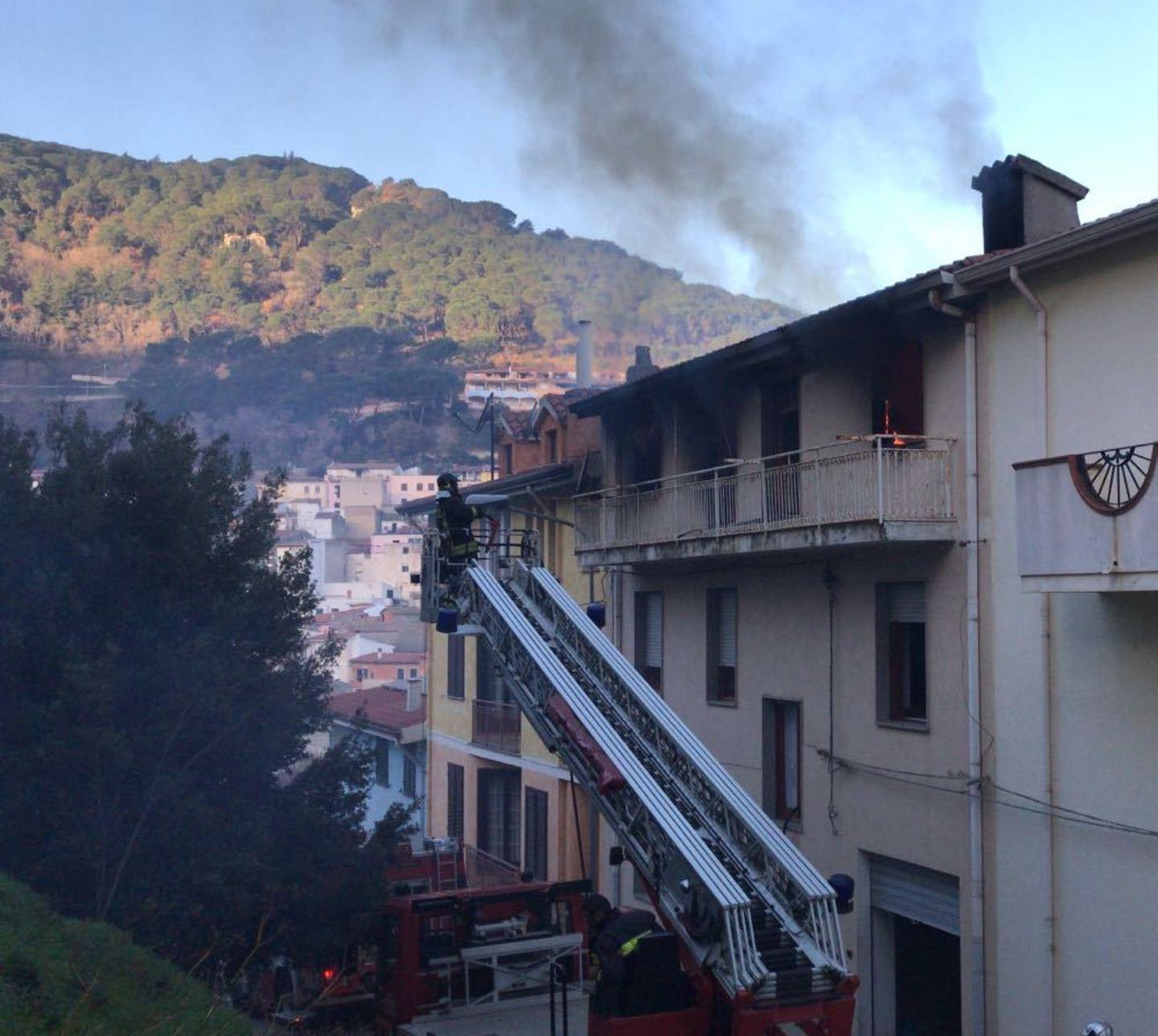 Fiamme in casa a Bitti: paura per una 86enne 