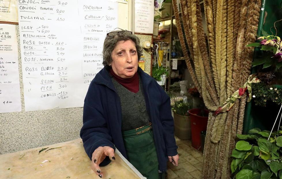 Marzia Nardi dentro al suo negozio di fiori (Foto Agenzia Carlo Sestini)
