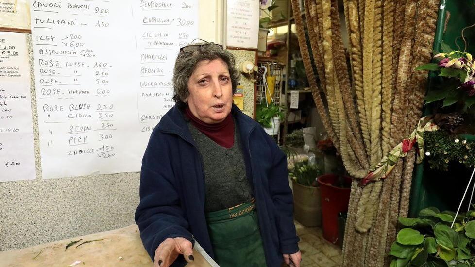 Marzia Nardi dentro al suo negozio di fiori (Foto Agenzia Carlo Sestini)