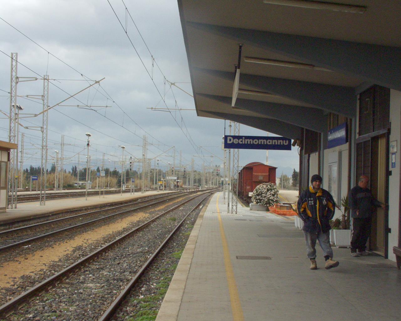 Muore investito dal treno, bloccata la ferrovia Decimonannu-Elmas