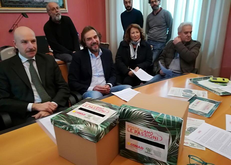 Panchine e nuovi cartelli in pineta e nei luoghi verdi 