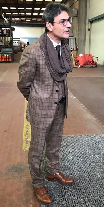 Una sartoria nel fabbricato di Eurovinil 