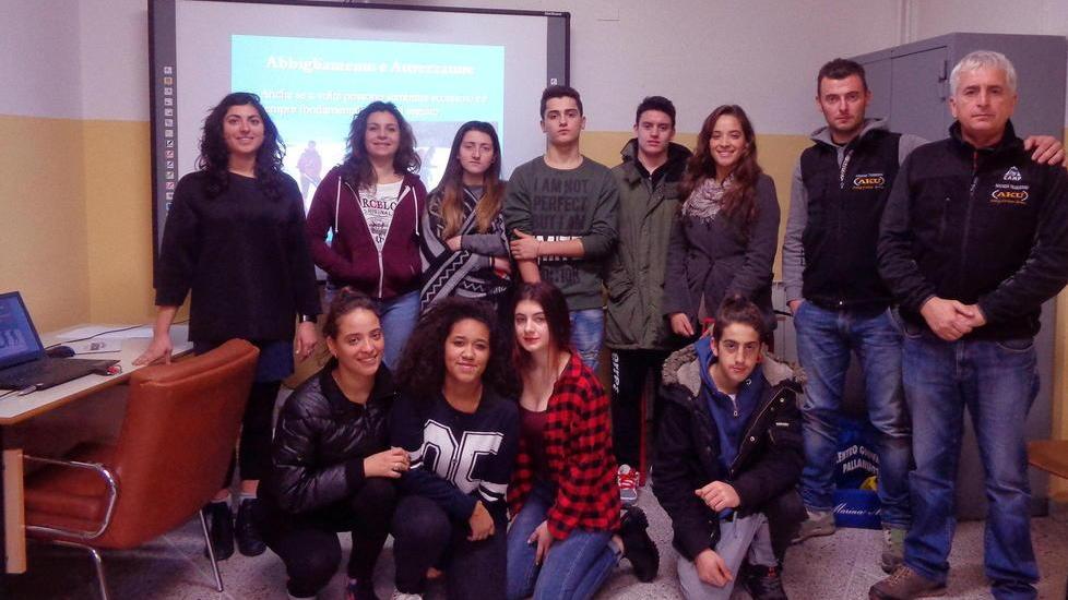 Alunni a lezione di trekking al Pacinotti