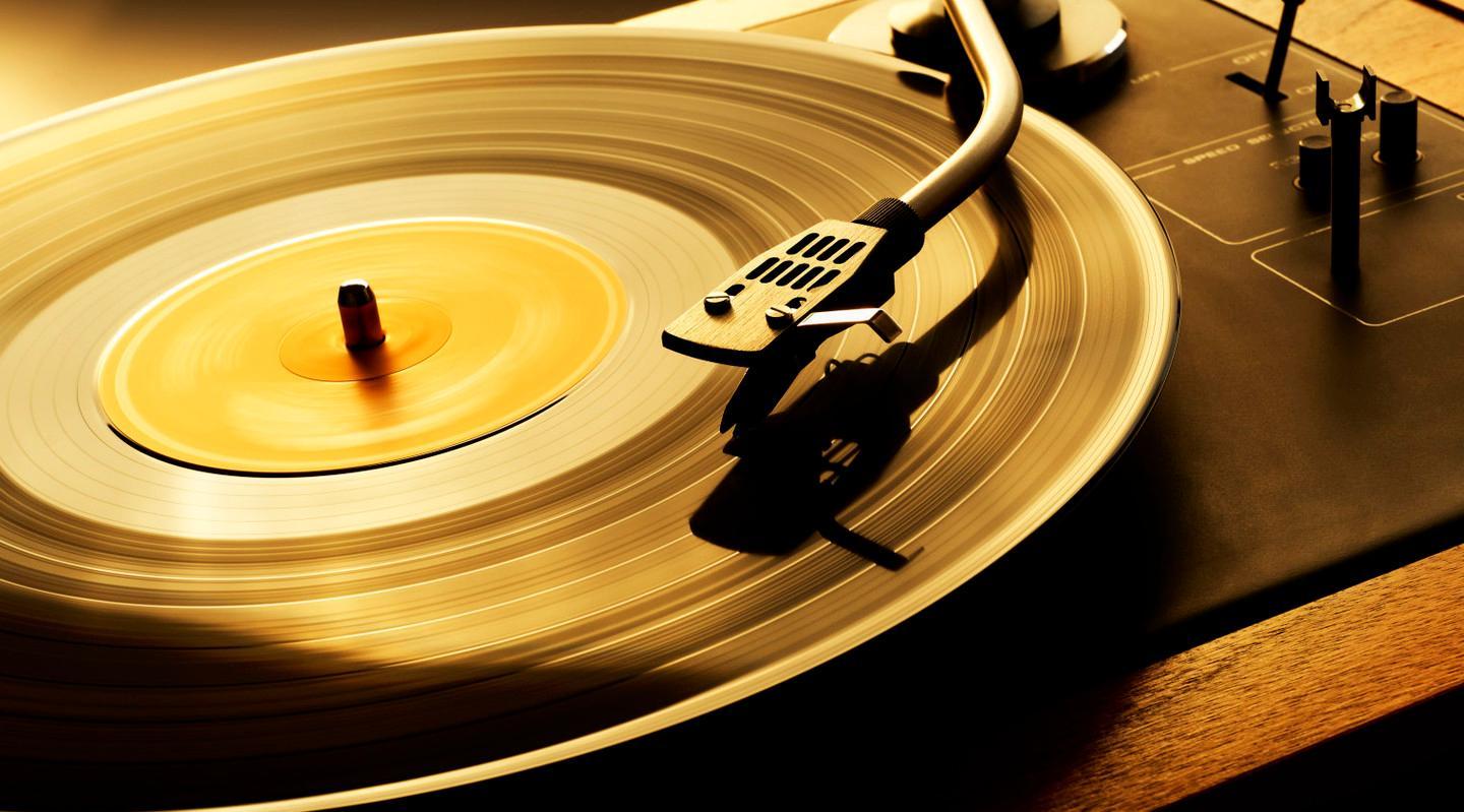 Musica che corre sul groove, la riscossa dei dischi in vinile 