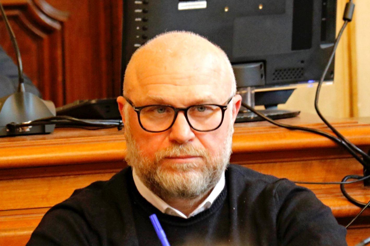Nogarin a parti invertite - L'editoriale