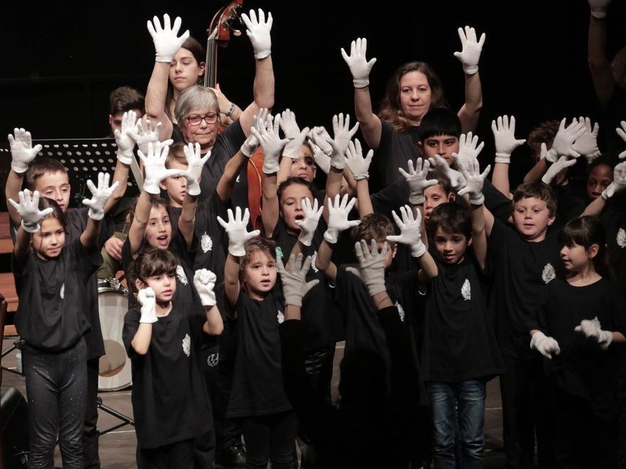 Carpi. Silenzio, sentite che coro La magia di Mani bianche 