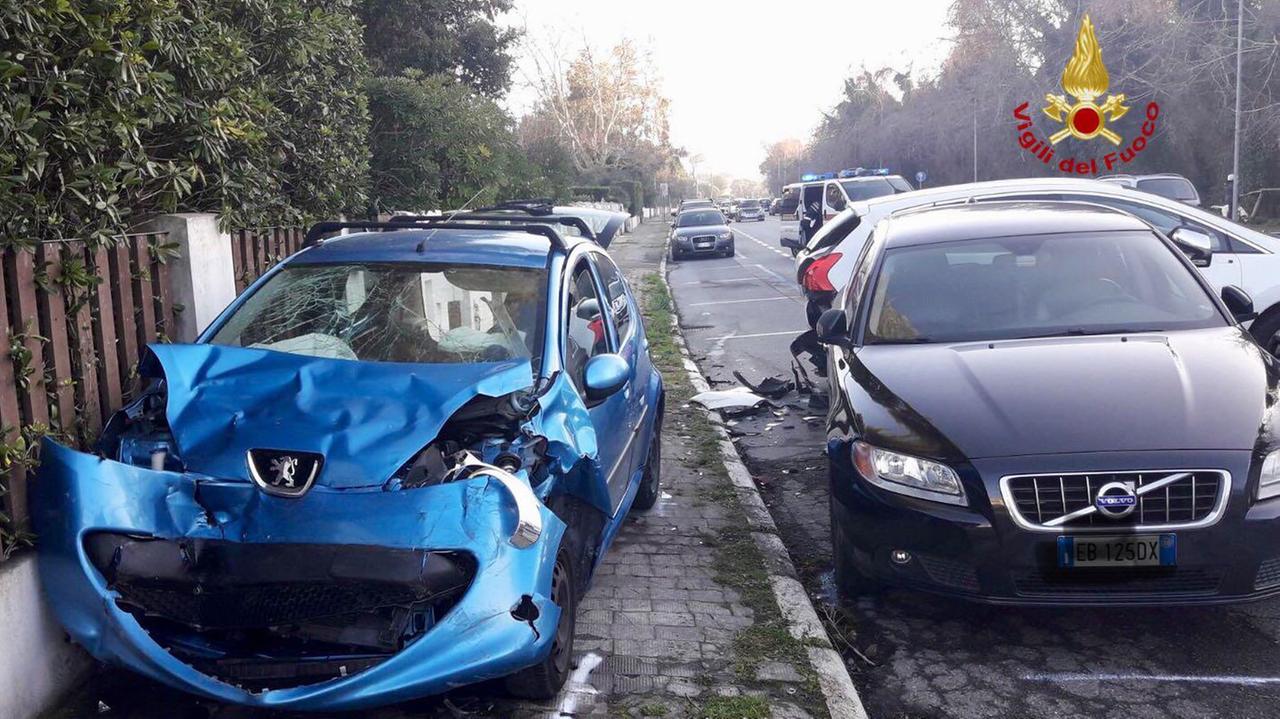 Le vetture coinvolte nello scontro (foto vigili del fuoco)