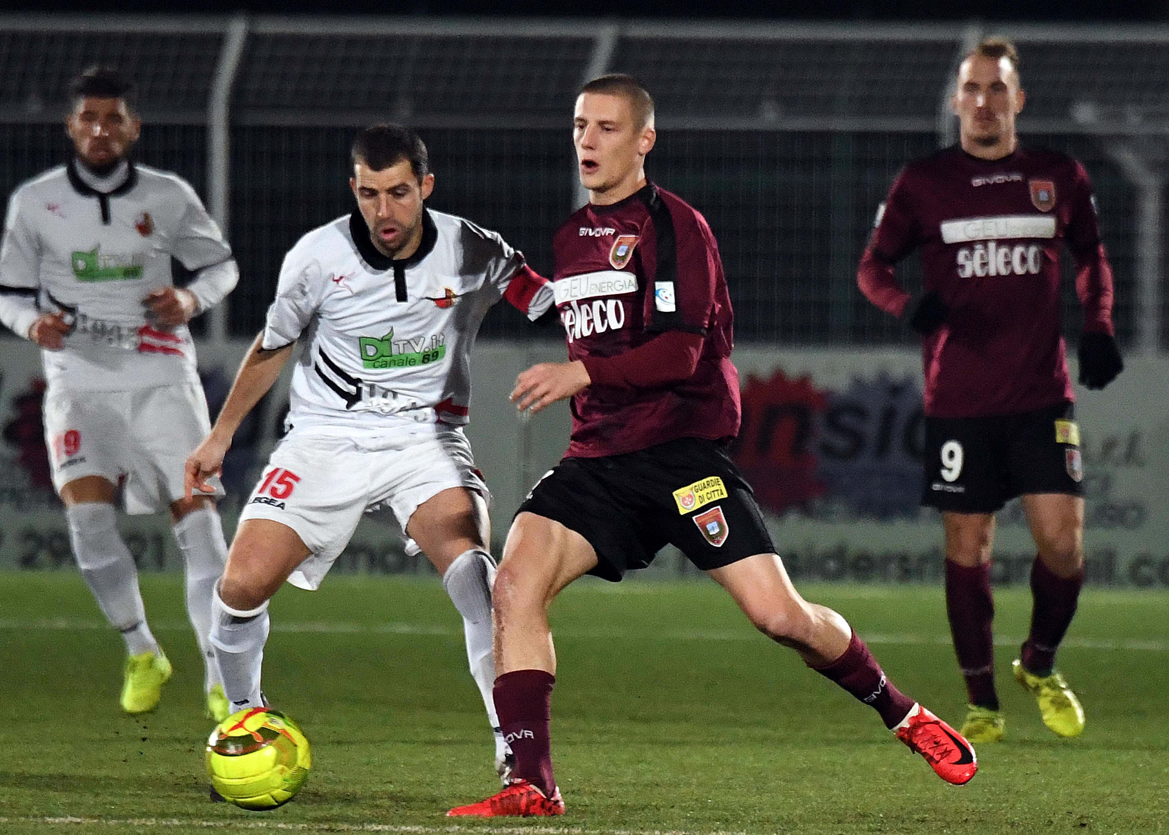 L'attaccante granata Lorenzo Pinzauti autore dell'unico gol del Pontedera con la Giana Erminio (Foto F. Silvi)