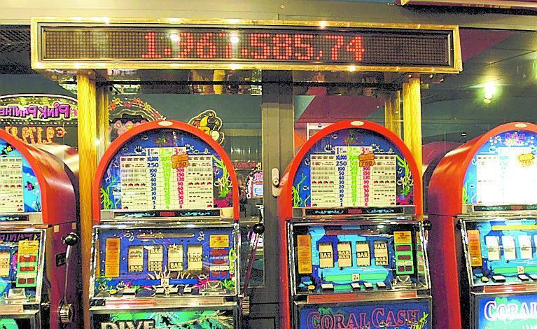 Cuoco rapina le sale slot per recuperare i soldi persi 