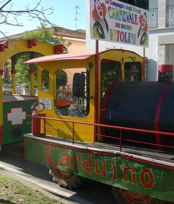 Trenino, la mitica Isotta e carri per un pomeriggio in maschera