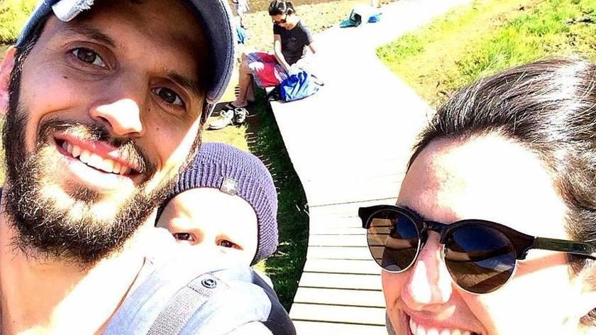 Marco Mancini e Caterina Poggi con il loro piccolo Matthias durante un’escursione estiva in Islanda