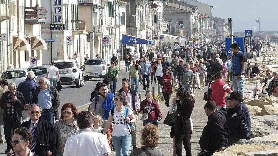 Marina, addio black out arrivano le nuove luci