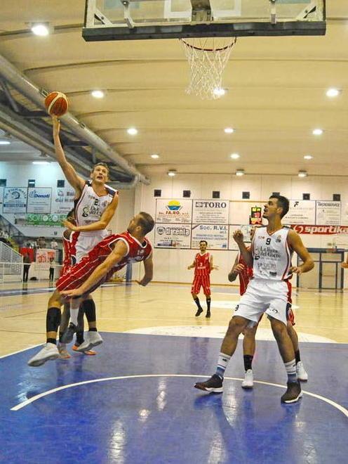 Cecina a caccia del riscatto contro il fanalino Livorno 