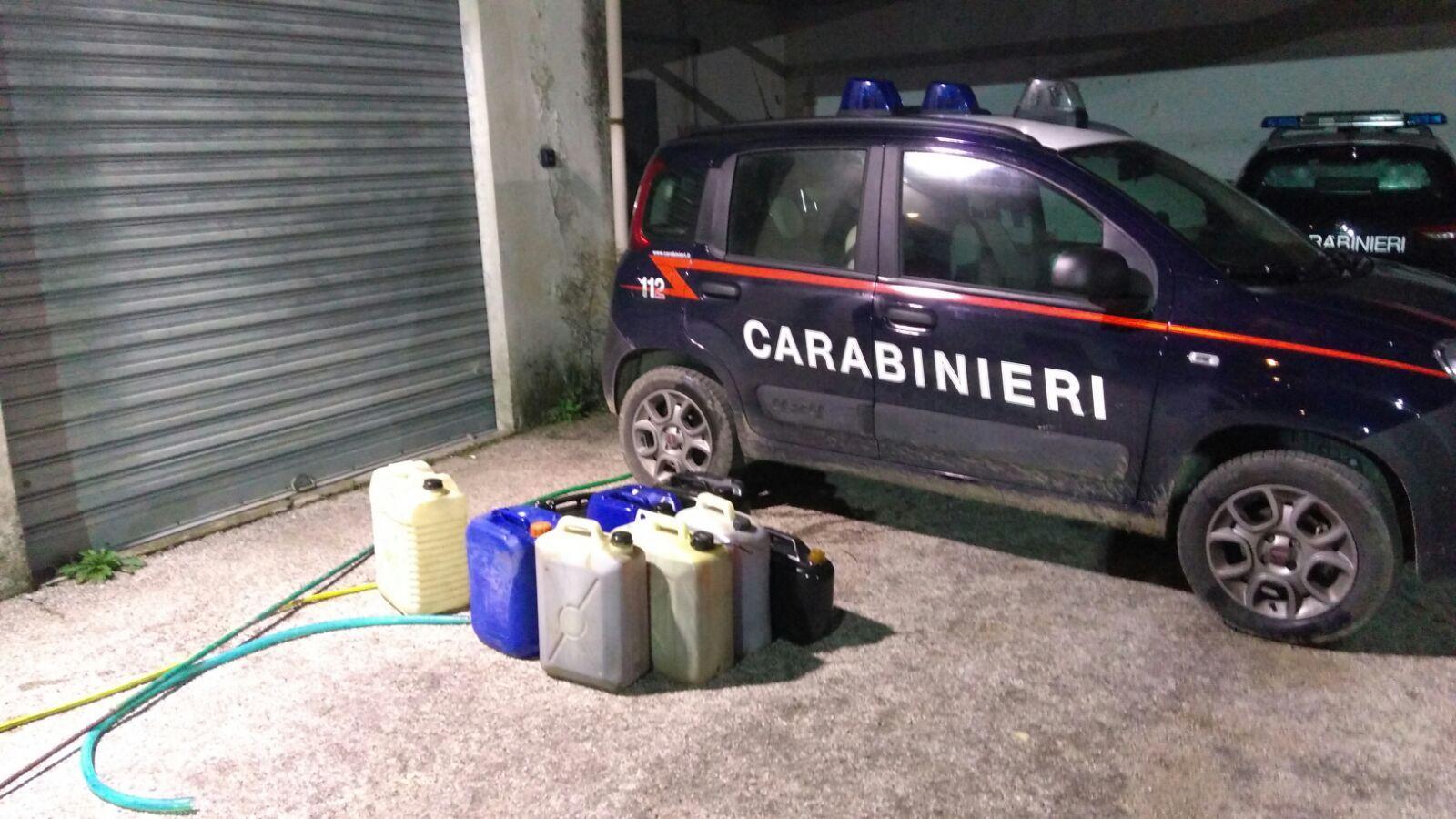 Rubano il gasolio in una scuola: arrestati due allevatori e un disoccupato