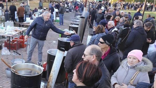 Scandiano: folla per gustare i ciccioli e per la sfida tra i norcini