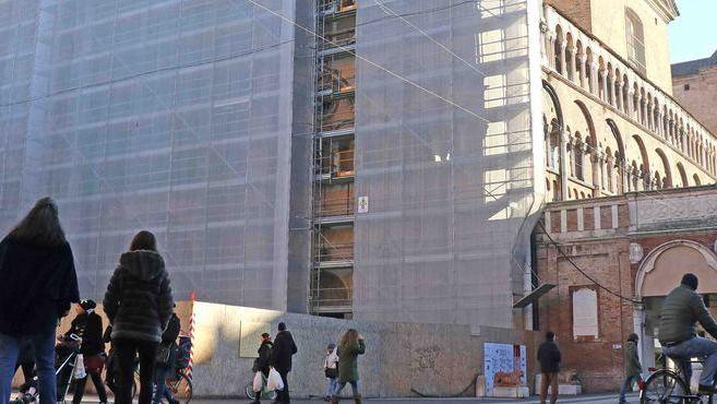 Ancora tempi lunghi per liberare la facciata del Duomo dalle impalcature