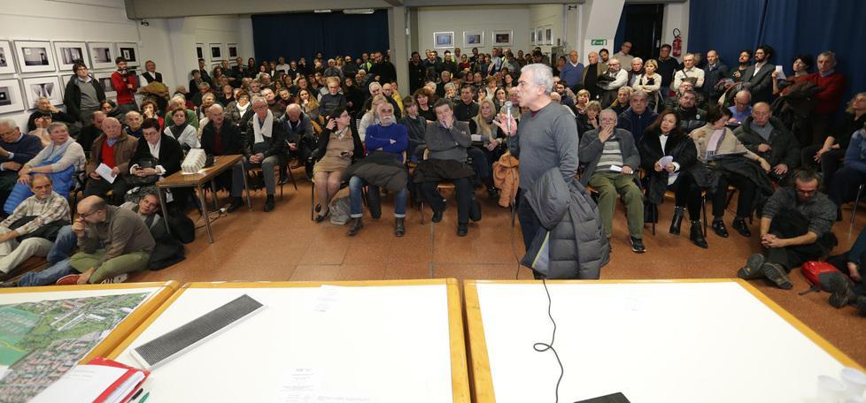 Modena, nuovi alloggi: Vaciglio alza ancora la voce In 300 contro le nuove case 