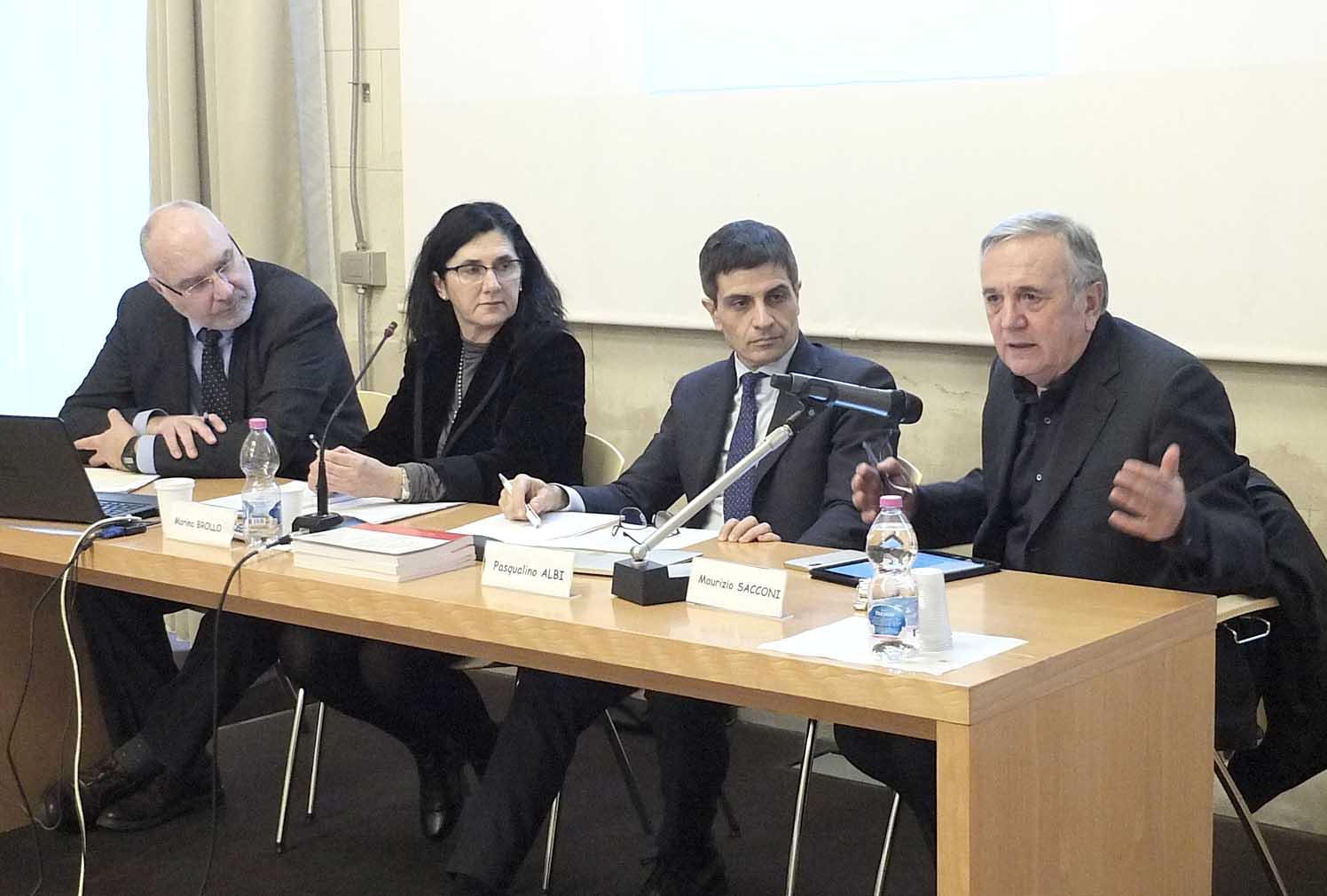 L'ex ministro Sacconi a Pisa: "I giovani vadano a friggere da McDonald's"