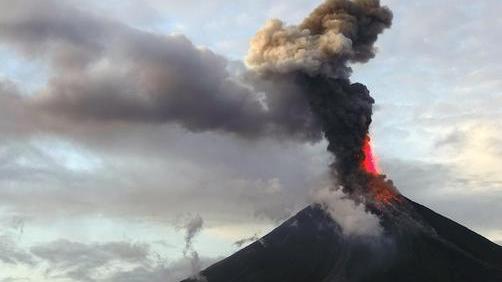 Filippine: vulcano, 56mila in fuga