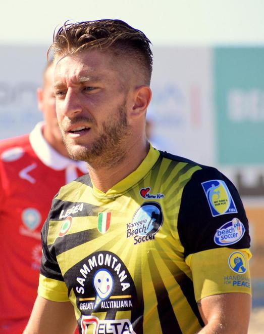 Simone Marinai con la maglia del Viareggio Beach soccer