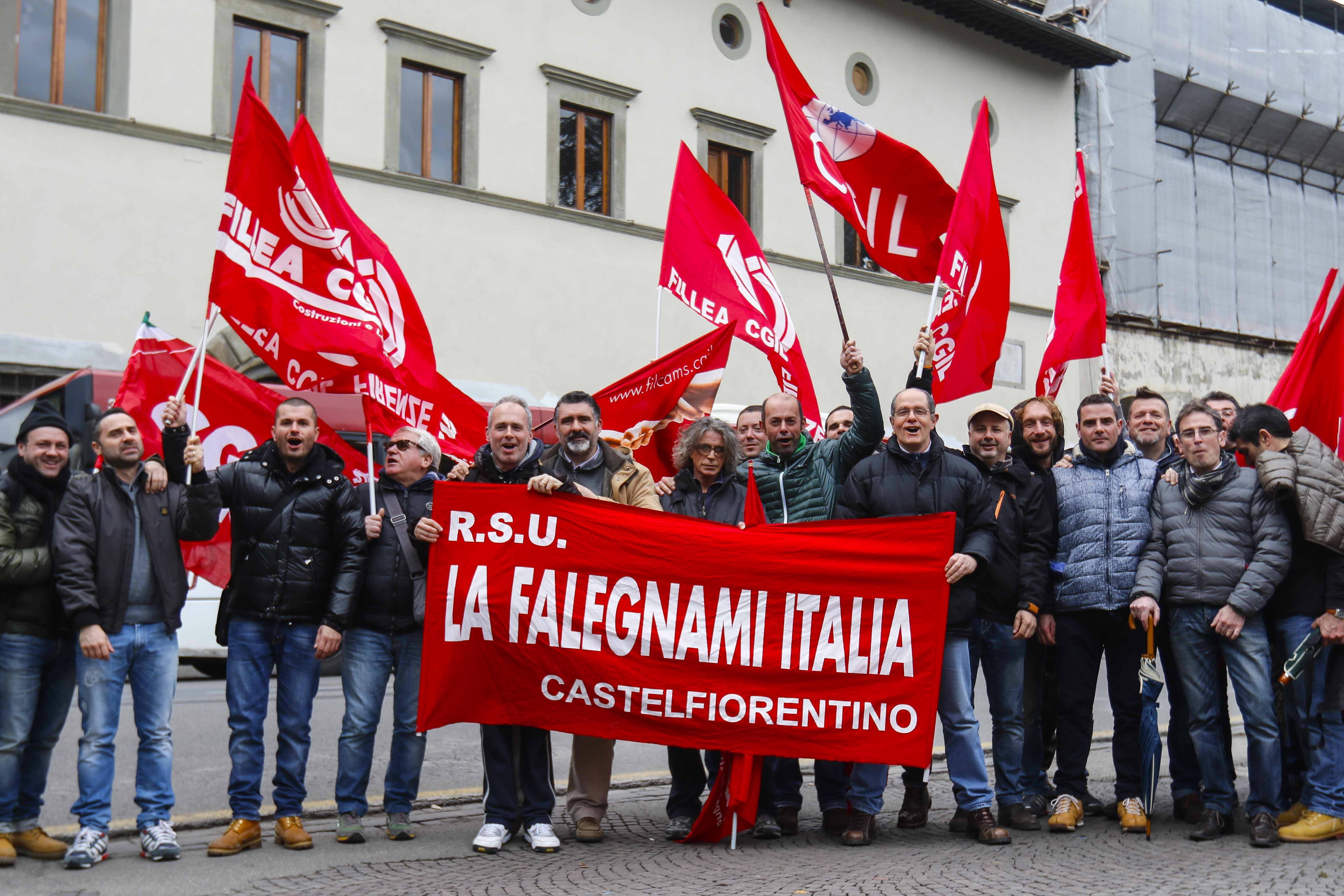 Una protesta dei lavoratori della Falegnami