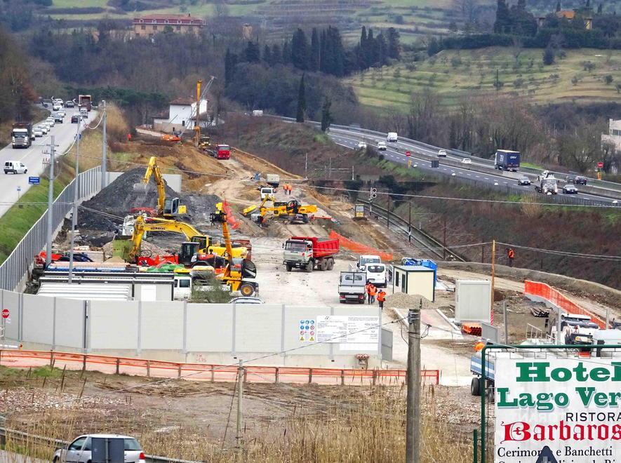 Il cantiere per il raddoppio all'altezza di Serravalle (foto Gori)