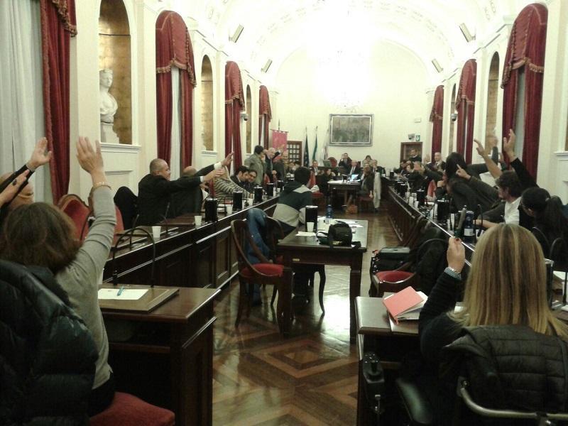 Seduta di consiglio comunale a Sassari